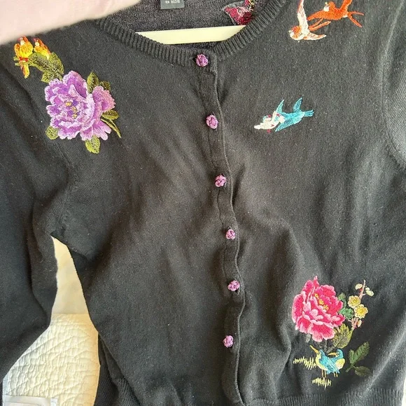 Vintage Y2K Lucky Brand Embroidered Sweater Cardigan Japanese characters bird - Picture 9 of 9